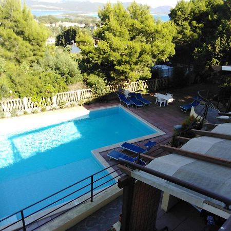 Villa Panoramica Immersa Nel Verde Porto Pino Kültér fotó